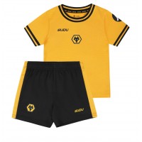 Camiseta Wolves Matheus Cunha #12 Primera Equipación Replica 2024-25 para niños mangas cortas (+ Pantalones cortos)